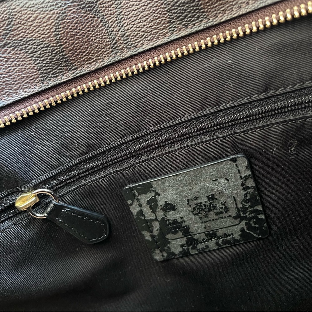 Coach Signature | Zip Top | Tote Bag - Picture 14 of 17